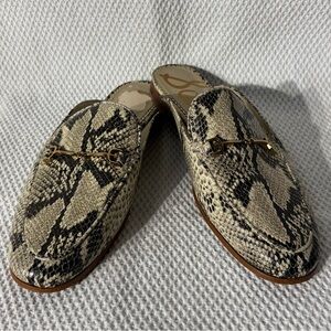 SAM EDELMAN Sz 9 Linnie Snake-Print Slide Loafer Style Mules Gold Bit Detail